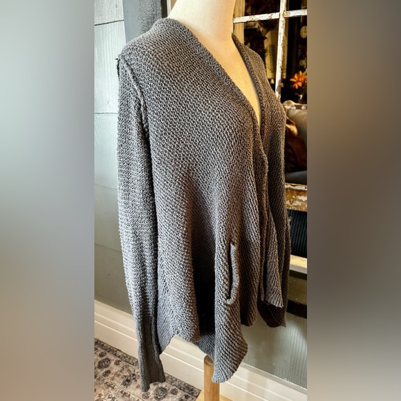 FREE PEOPLE Gray Cardigan Sweater Rib V-Neck Shark Bite Hem - Picture 3 of 6